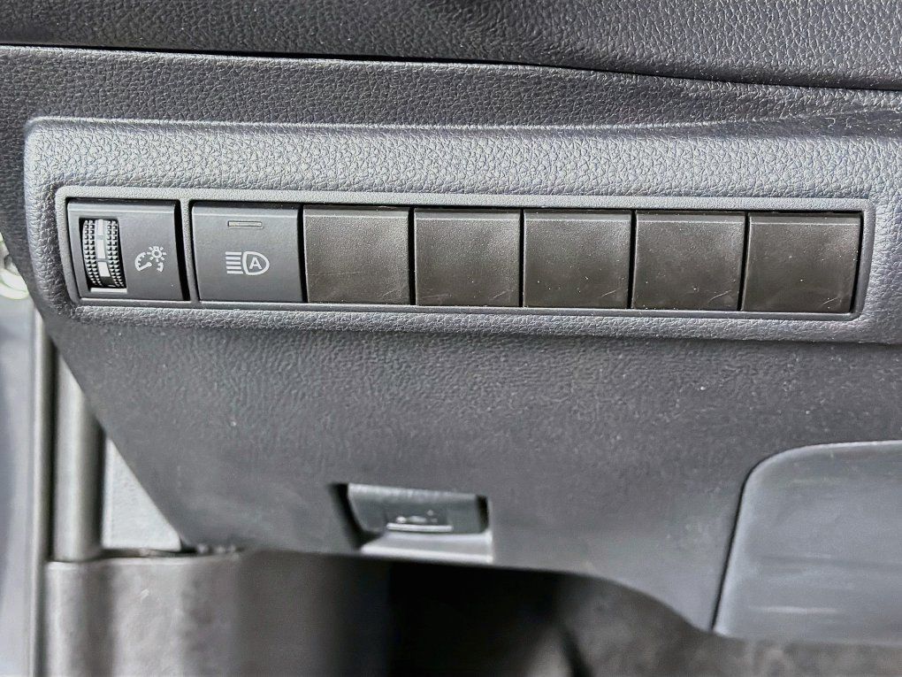 Used 2025 Toyota Corolla SE FWD image 15