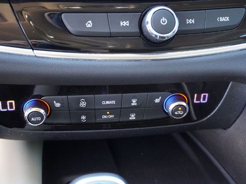 Used 2020 Buick Enclave Essence image 13