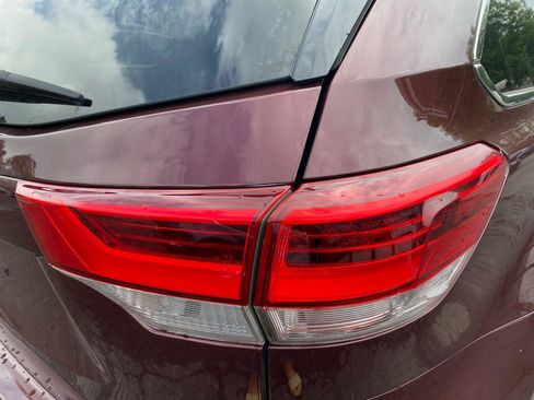 Used 2019 Toyota Highlander Plus FWD image 25