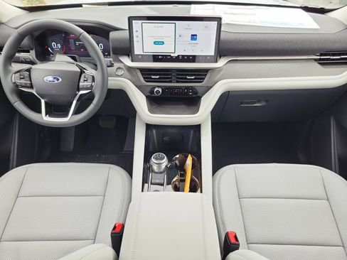 New 2026 Ford Explorer Platinum w/ LUX Leather Package AWD/4WD image 17