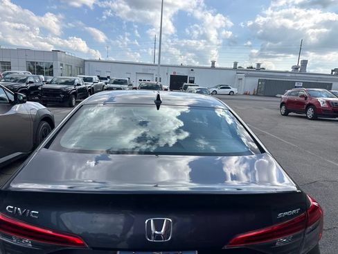 Used 2022 Honda Civic Sport image 4