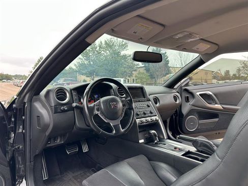Used 2010 Nissan GT-R Premium image 19