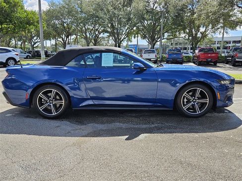 Used 2024 Ford Mustang Convertible image 8