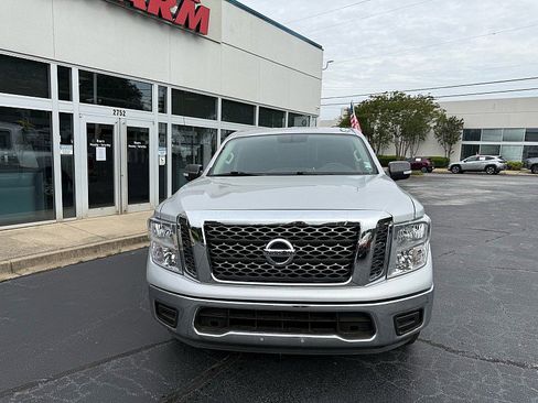 Used 2018 Nissan Titan SV RWD image 5