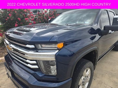 Used 2022 Chevrolet Silverado 2500 High Country w/ Technology Package AWD/4WD image 4