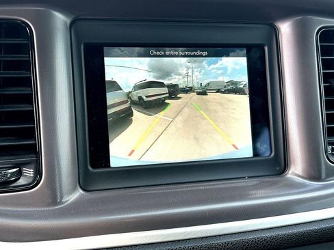 Used 2022 Dodge Charger SXT w/ Blacktop Package image 15