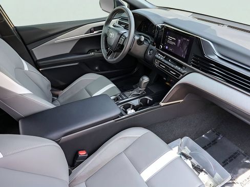 Used 2025 Toyota Camry SE w/ Convenience Package FWD image 32