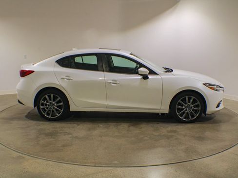 Used 2018 MAZDA MAZDA3 Grand Touring FWD image 6