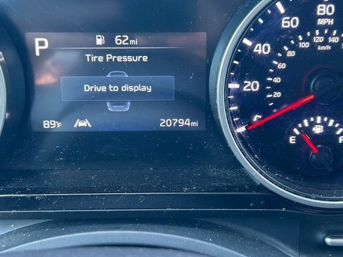 Used 2023 Kia Carnival EX FWD image 34