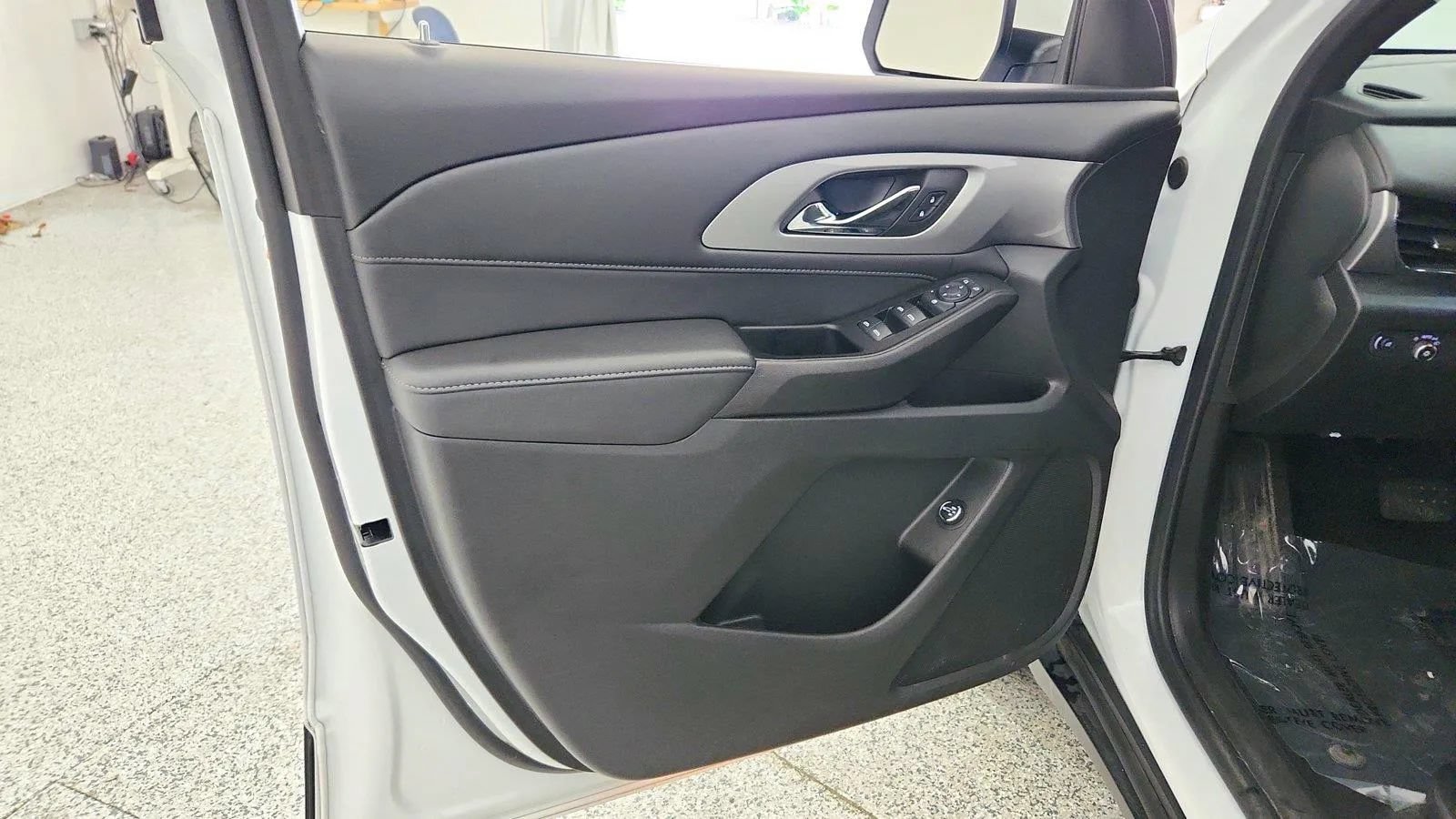 Used 2023 Chevrolet Traverse LT FWD image 24