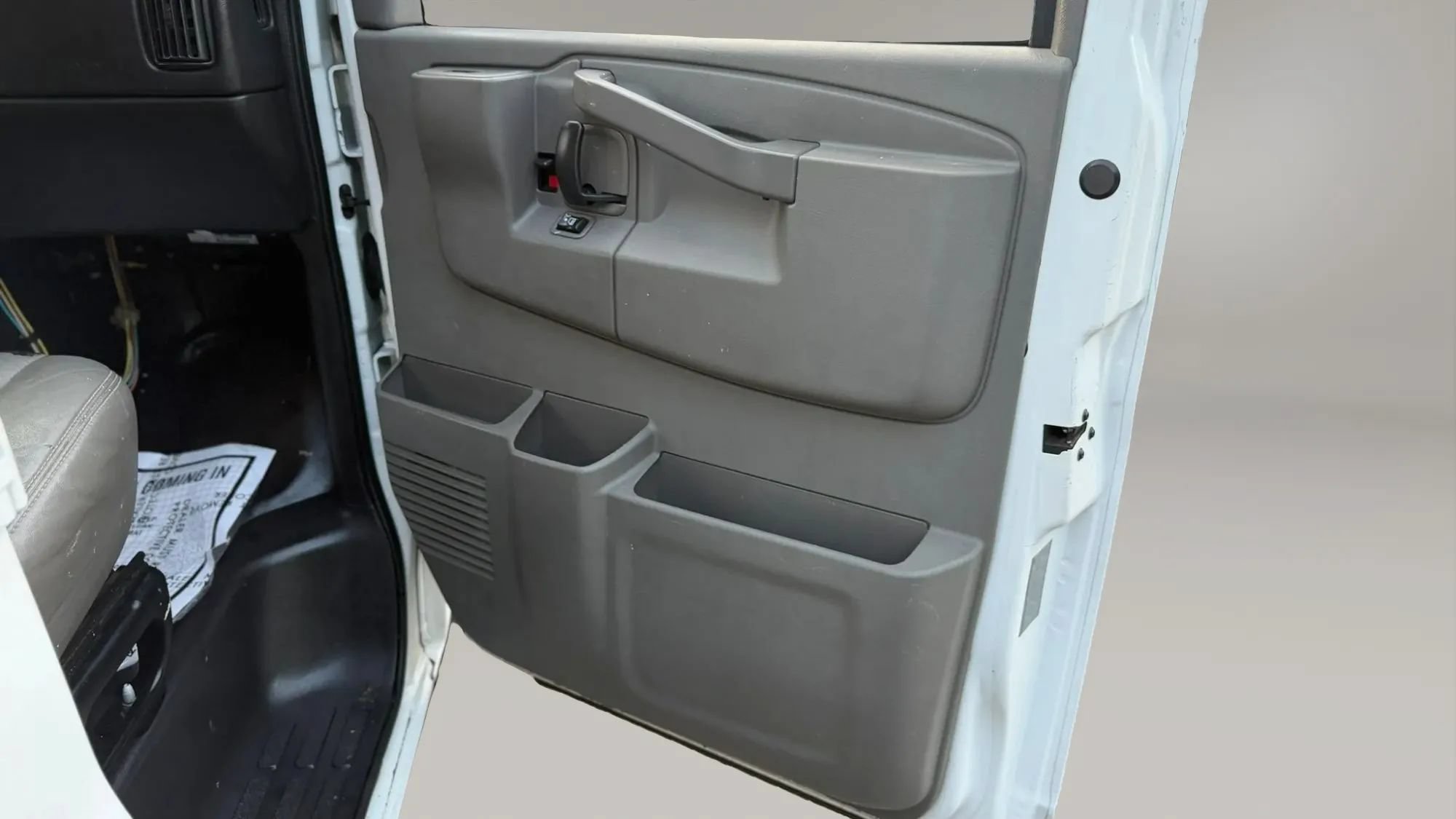 Used 2016 Chevrolet Express 2500 RWD image 10