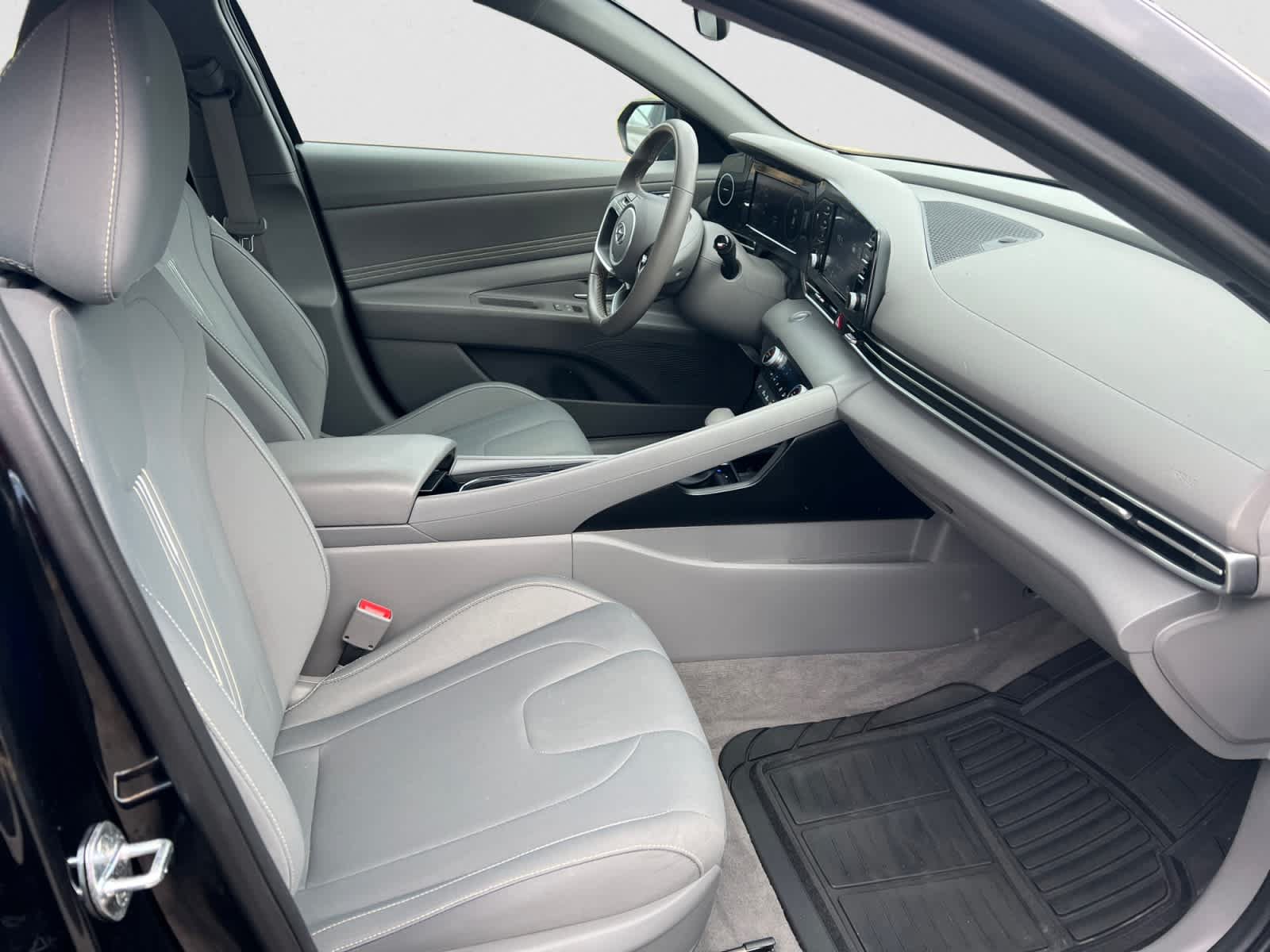 Used 2022 Hyundai Elantra SEL w/ Convenience Package FWD image 15