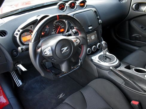 Used 2015 Nissan 370Z Coupe image 11