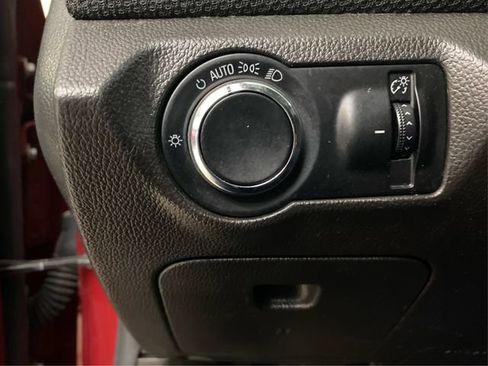 Used 2013 Chevrolet Cruze LT image 22