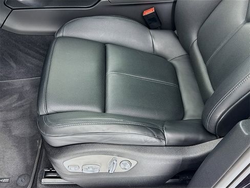 Used 2025 Porsche Macan image 13