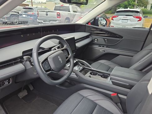 Used 2026 Lincoln Nautilus Reserve w/ Jet Appearance Package AWD/4WD image 12
