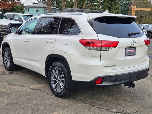 Used 2018 Toyota Highlander XLE image 5