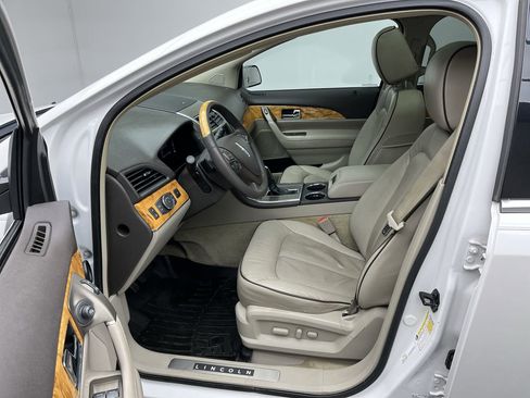 Used 2014 Lincoln MKX AWD 4dr w/ Equipment Group 102A image 3