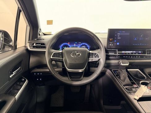 Used 2025 Toyota Sienna XLE Woodland Edition AWD/4WD image 15