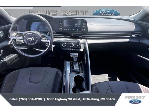 Used 2024 Hyundai Elantra SE FWD image 13