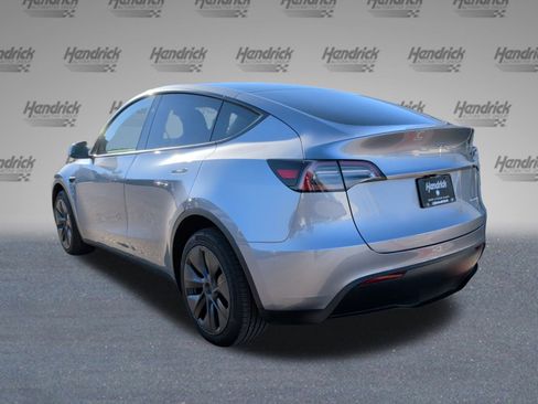 Used 2024 Tesla Model Y Long Range image 9