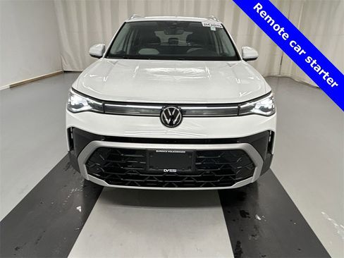Certified 2025 Volkswagen Taos SEL image 5