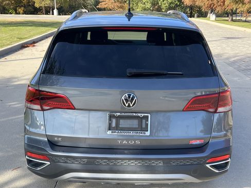 Certified 2022 Volkswagen Taos SE w/ Panoramic Sunroof Package image 9
