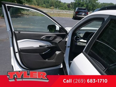 New 2025 Chevrolet Trax LT image 21