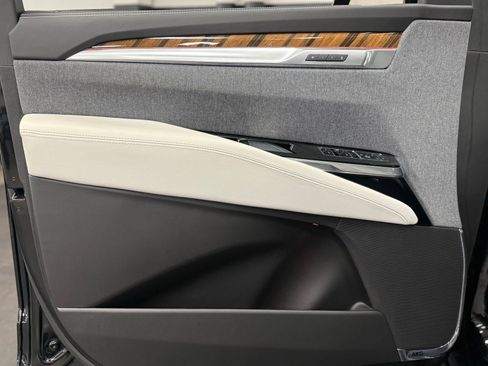 Used 2025 Cadillac Escalade Sport Platinum image 16