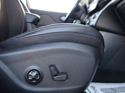 Used 2021 Jeep Cherokee Latitude Lux FWD image 33