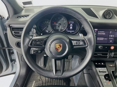 Certified 2025 Porsche Macan image 12