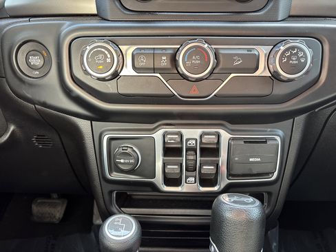 Used 2020 Jeep Wrangler Unlimited Sport S AWD/4WD image 24