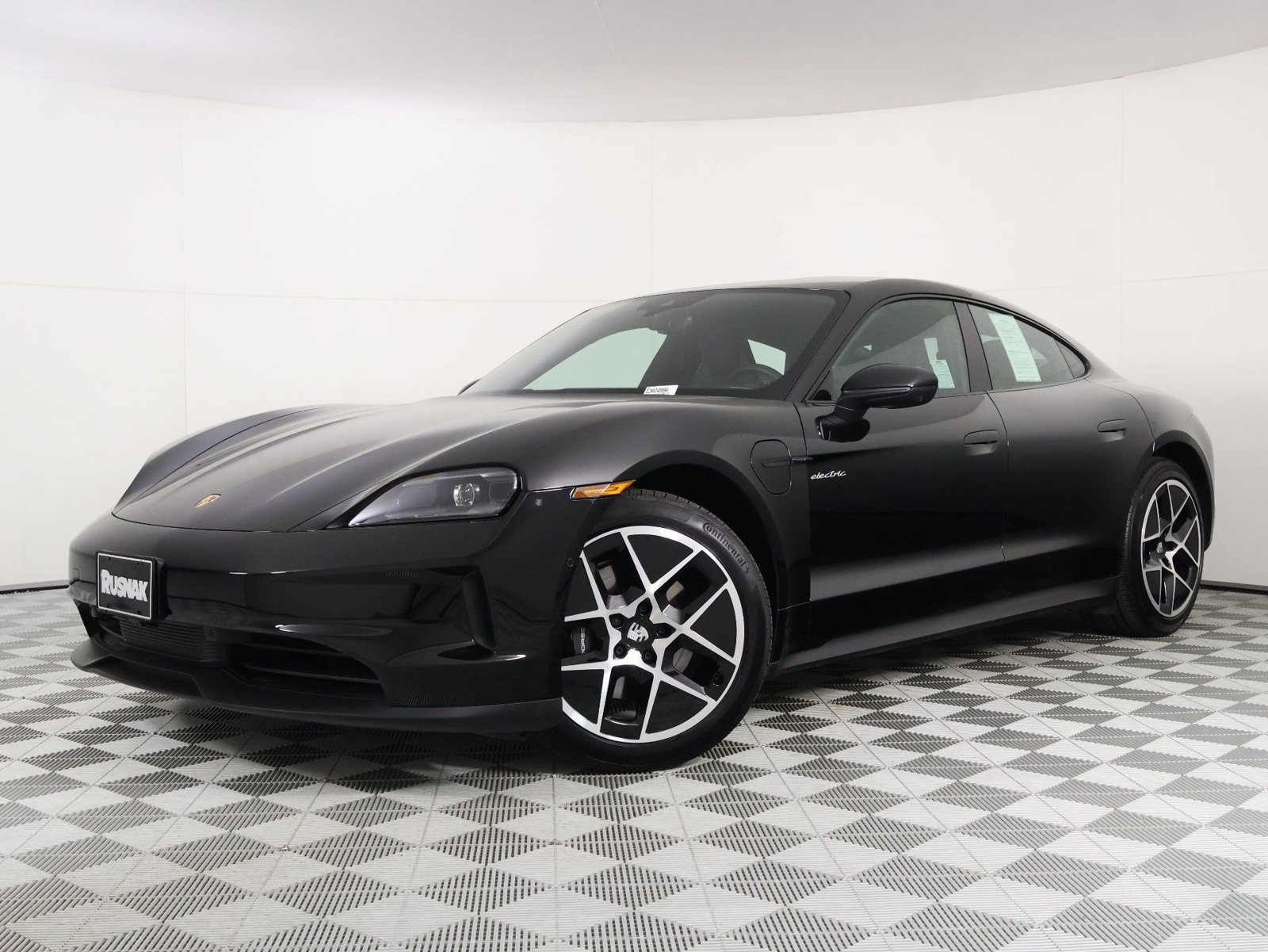 Certified 2026 Porsche Taycan AWD/4WD image 33