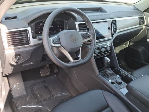 Used 2023 Volkswagen Atlas SE image 16