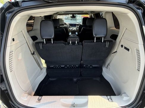 Used 2018 Chrysler Pacifica Limited FWD image 22