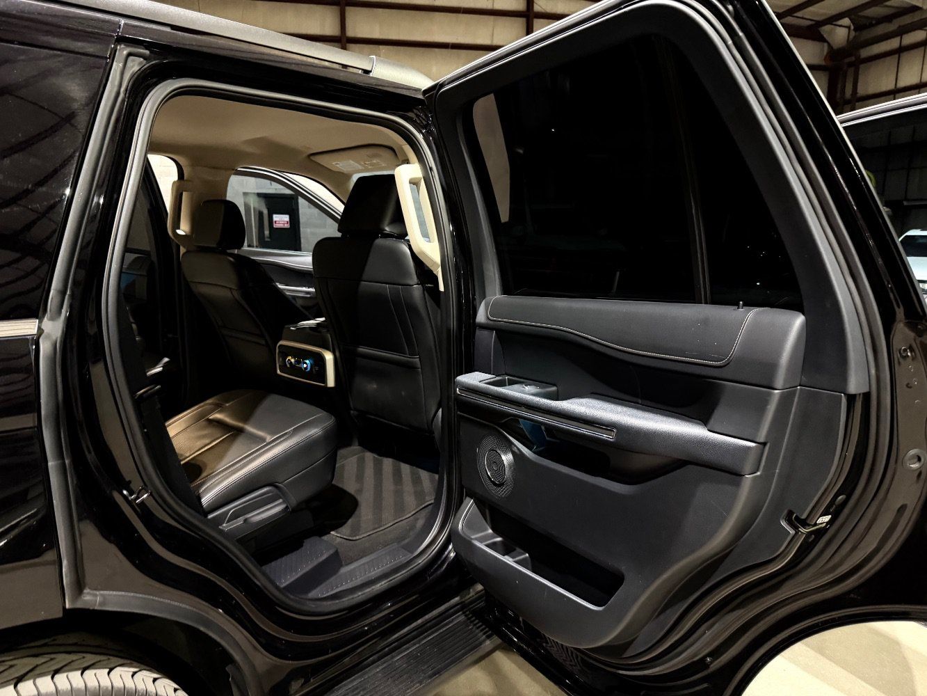 Used 2024 Ford Expedition XLT RWD image 21