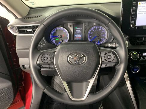 Used 2021 Toyota Venza LE AWD/4WD image 21