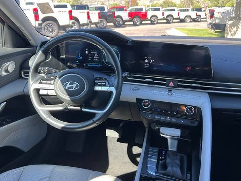 Used 2025 Hyundai Elantra Limited FWD image 21
