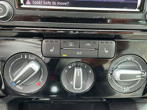 Used 2016 Volkswagen Jetta Sport FWD image 19