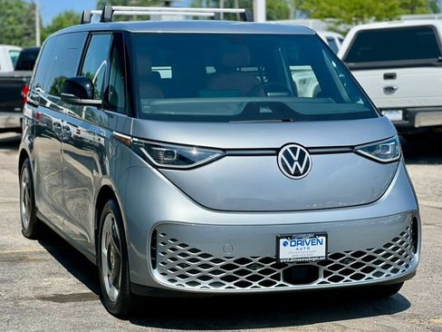 Used 2025 Volkswagen ID. Buzz Pro S RWD image 6