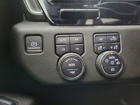 Used 2024 Chevrolet Silverado 1500 High Country w/ Technology Package image 13