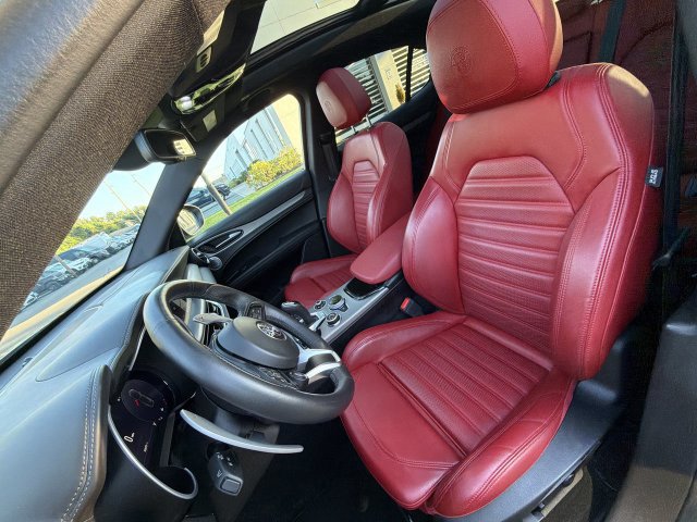 Used 2025 Alfa Romeo Stelvio Sprint AWD/4WD image 15
