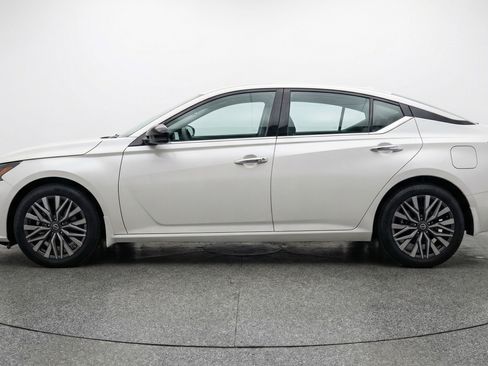 Used 2025 Nissan Altima 2.5 SV image 5