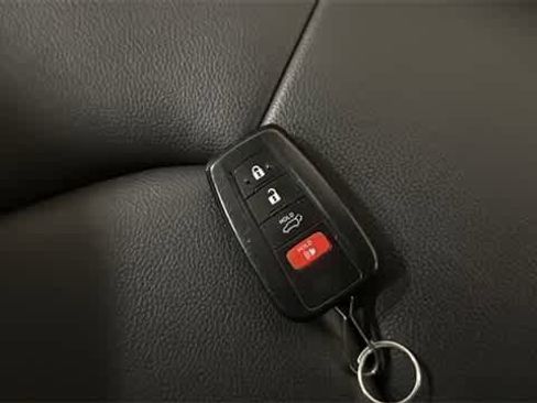 Used 2022 Toyota Highlander XLE image 35