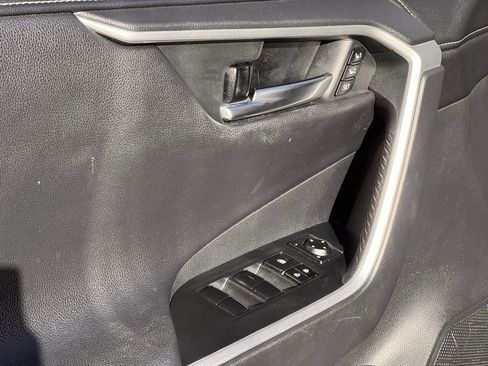 Used 2020 Toyota RAV4 Limited image 26