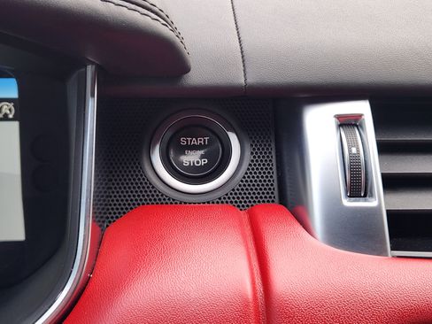 Used 2019 Land Rover Range Rover Sport SVR image 18