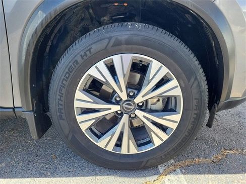 Certified 2023 Nissan Rogue SV w/ SV Premium B Package image 18