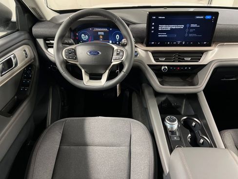 New 2026 Ford Explorer Active image 8
