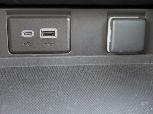 Certified 2023 Chevrolet Suburban Z71 w/ Luxury Package image 31