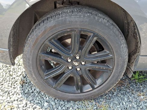 Used 2022 Ford Edge ST-Line w/ Class II Trailer Tow Package image 8